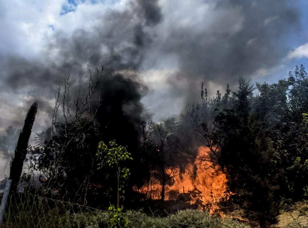 Φωτιά τώρα στην Ίο – Επιχειρεί η Πυροσβεστική