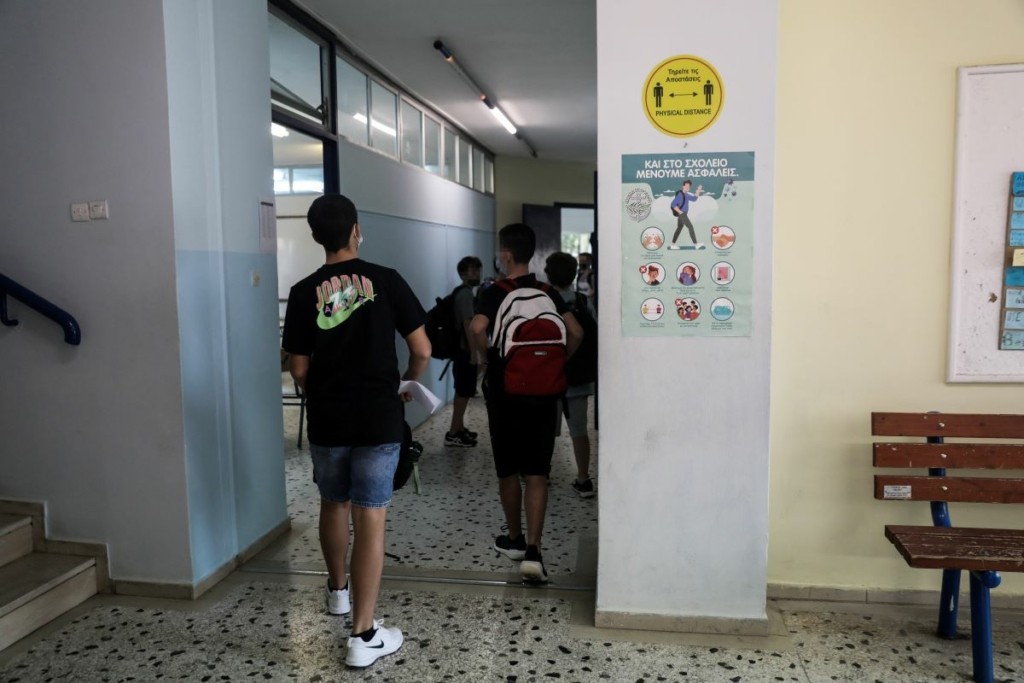 Κυριαρχεί η μετάλλαξη Δέλτα σε παιδιά και εφήβους – Προβληματισμοί για τη διασπορά του κορονοϊού στους νέους