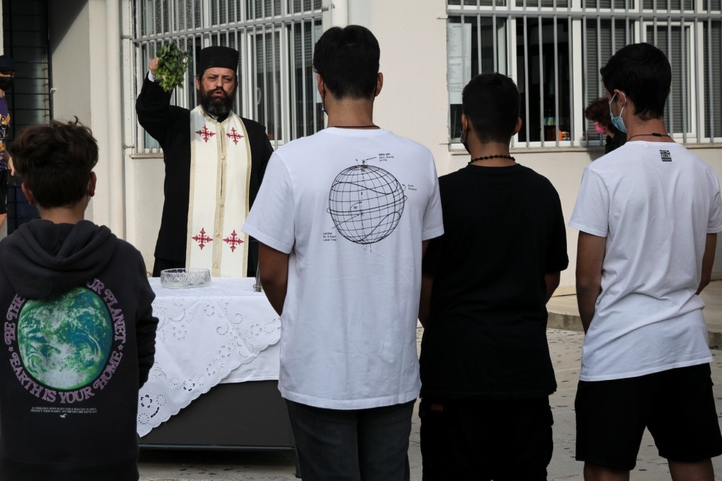 Χαμός σε σχολείο στο Ηράκλειο – Γονείς απαίτησαν να μπει μέσα το παιδί τους χωρίς self test