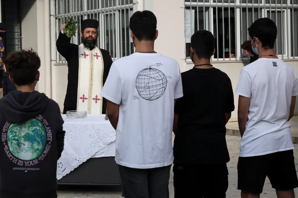 Χαμός σε σχολείο στο Ηράκλειο – Γονείς απαίτησαν να μπει μέσα το παιδί τους χωρίς self test