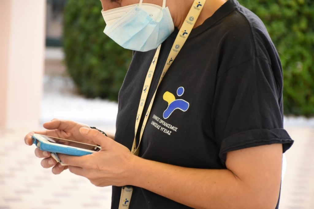 1.305 νέα κρούσματα για την Κυριακή – Πόσοι ανεμβολίαστοι βρίσκονται στις ΜΕΘ