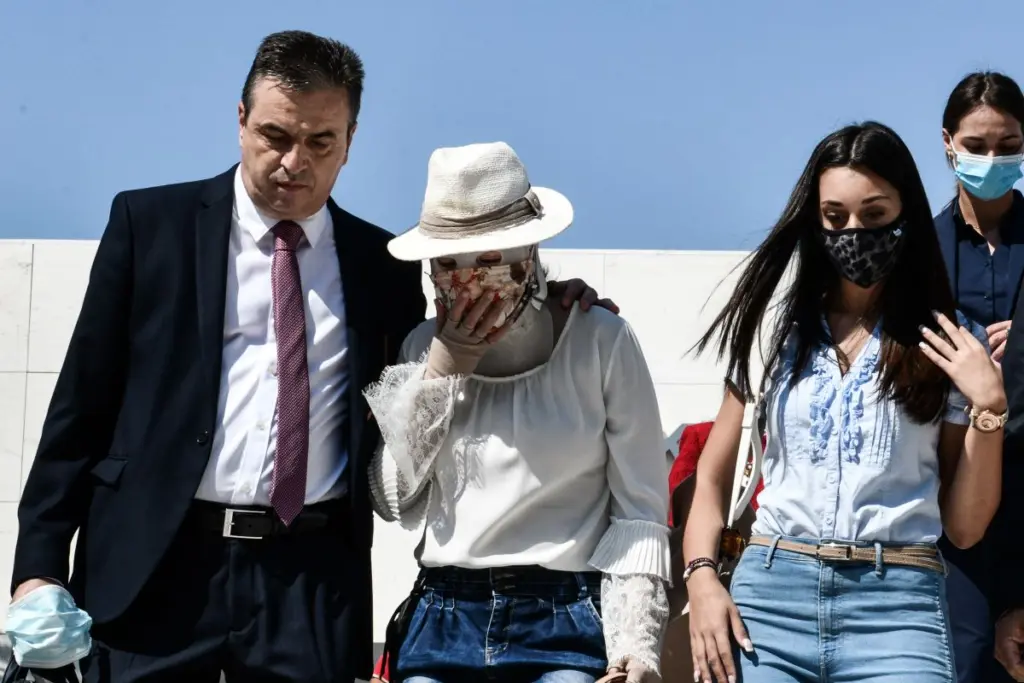“Δεν ντρέπεστε λίγο, έλεος πια!” – Η αντίδραση της μητέρας της 36χρονης που επιτέθηκε στην Ιωάννα προκαλεί αίσθηση