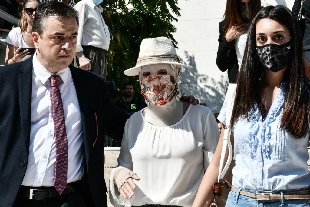 “Θα είμαι παρούσα σε κάθε συνεδρίαση” δήλωσε η Ιωάννα Παλιοσπύρου – Το πρόσωπο “κλειδί” που έλειπε από τη δίκη (vid)