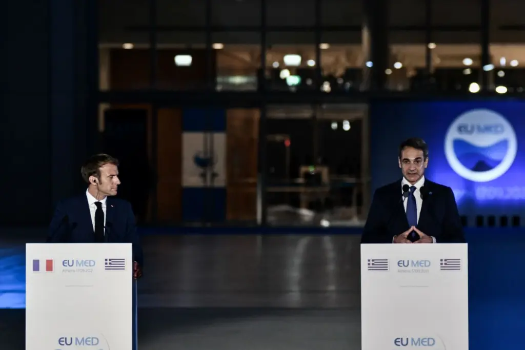 Τι ώρα θα κάνουν κοινές δηλώσεις οι Μητσοτάκης-Μακρόν