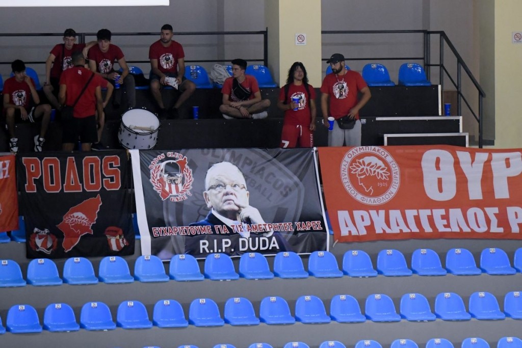Ενός λεπτού σιγή για τον μεγάλο “Ντούντα” στον αγώνα Ολυμπιακός – Κολοσσός Ρόδου