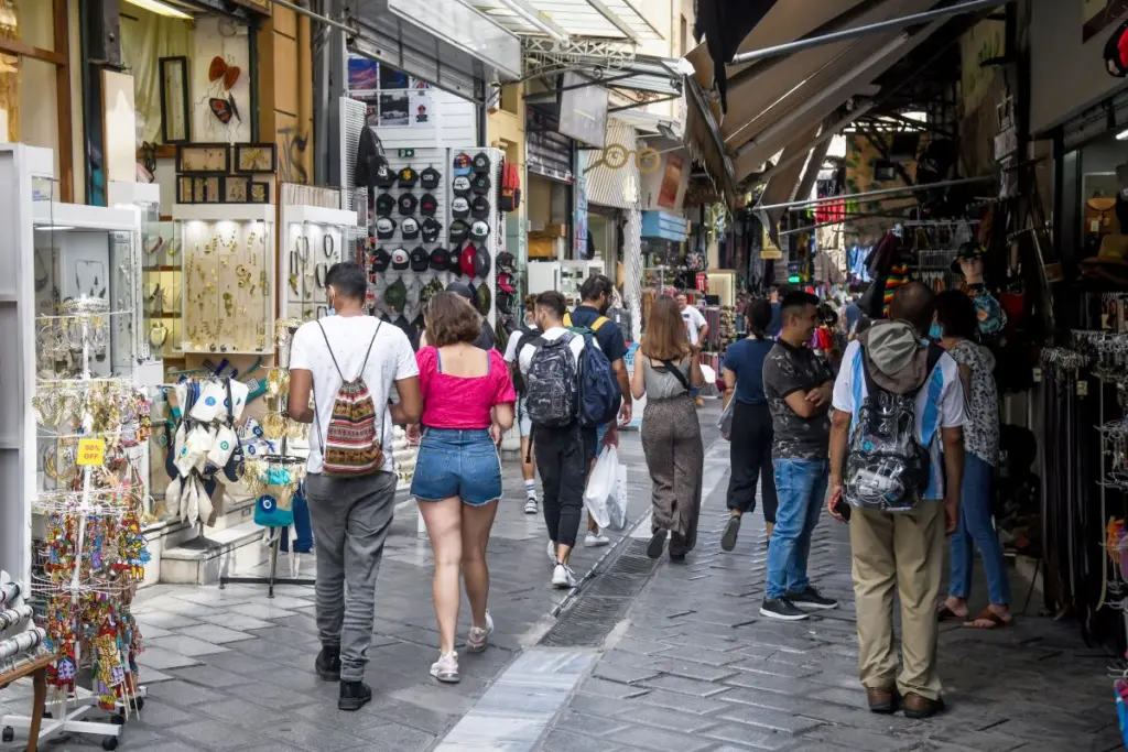 3.040 νέα κρούσματα για την Τρίτη – Πόσοι ανεμβολίαστοι νοσηλεύονται διασωληνωμένοι