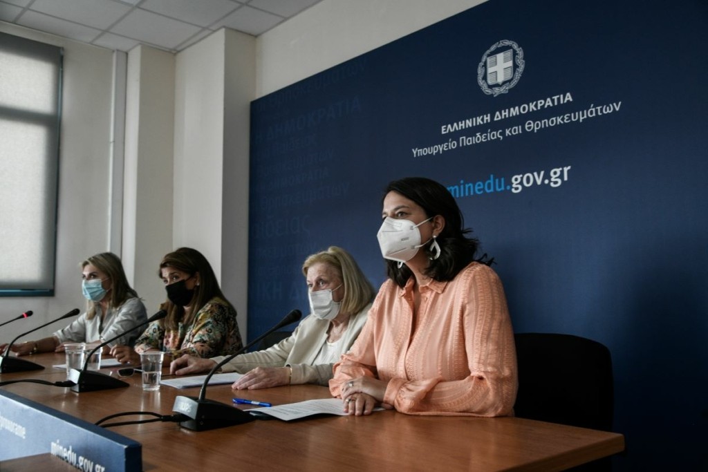 Αύξηση στη νοσηλεία των παιδιών προβλέπει η Παπαευαγγέλου – Τι αναφέρει για τα περιστατικά μυοκαρδίτιδας