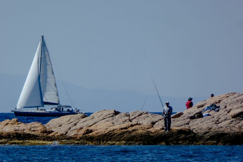 2.130 νέα κρούσματα για τη Δευτέρα – Πόσοι διασωληνωμένοι και θάνατοι ανακοινώθηκαν