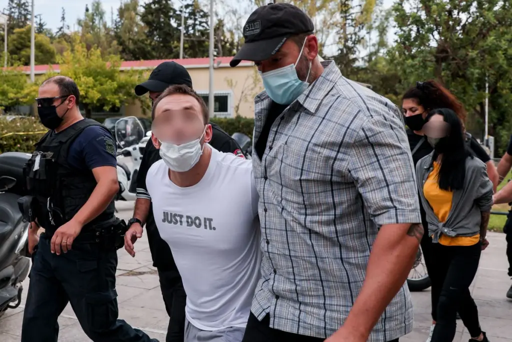 Νέο βίντεο ντοκουμέντο από τη στιγμή της σύλληψης του 33χρονου δραπέτη – Πιάστηκε στα χέρια με τους αστυνομικούς