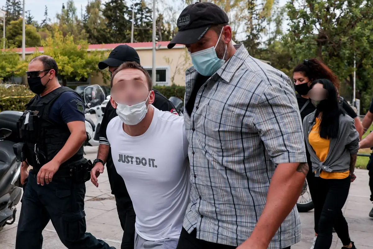 Νέο βίντεο ντοκουμέντο από τη στιγμή της σύλληψης του 33χρονου δραπέτη – Πιάστηκε στα χέρια με τους αστυνομικούς