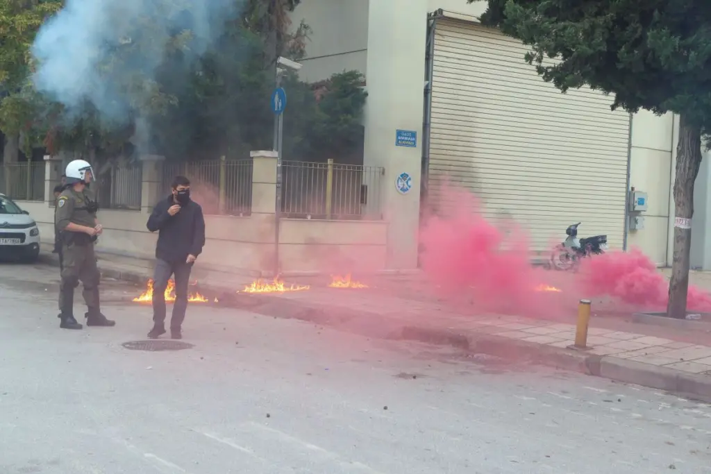 Νέα επεισόδια στη Σταυρούπολη – “Πόλεμος” με πέτρες και χημικά λίγο πριν το αντιφασιστικό συλλαλητήριο (vid)