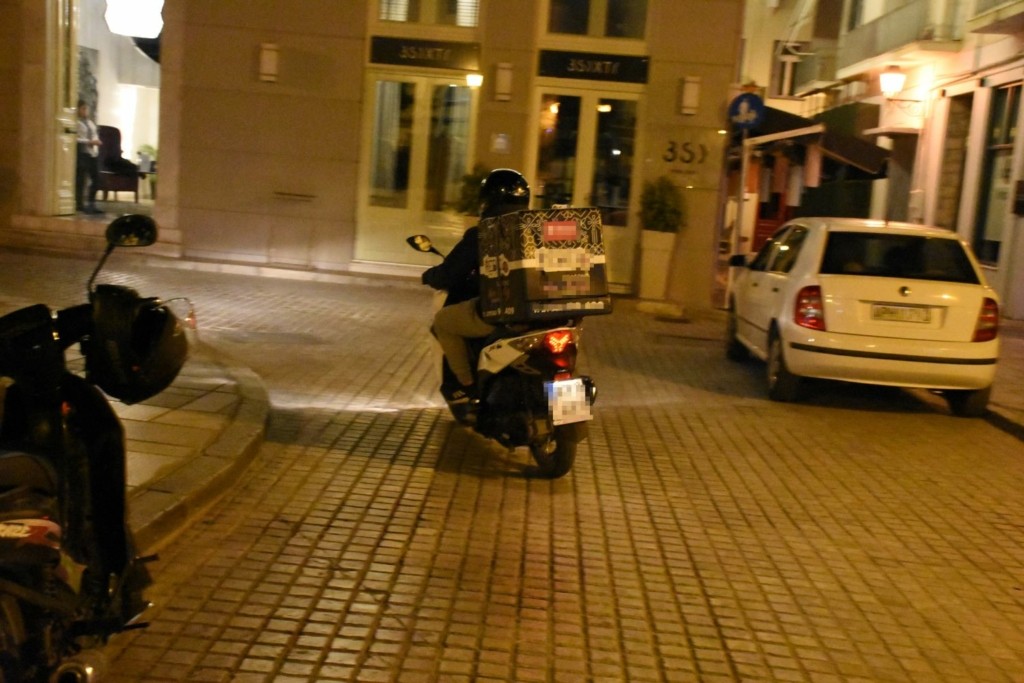 Το πριν και το μετά στην εργασία – Οι αλλαγές που έφερε ο νόμος Χατζηδάκη στις υπηρεσίες delivery