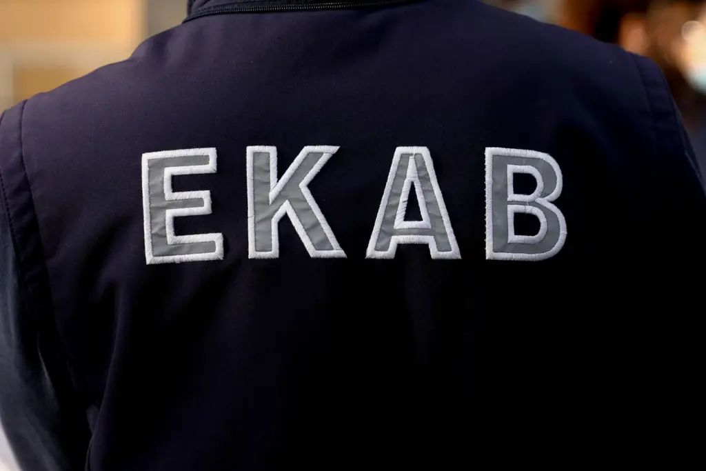 Θανατηφόρα σύγκρουση οχημάτων πάνω στην Κορίνθου – Πατρών – Μια νεκρή και τέσσερις τραυματίες ο απολογισμός (pics&vid)
