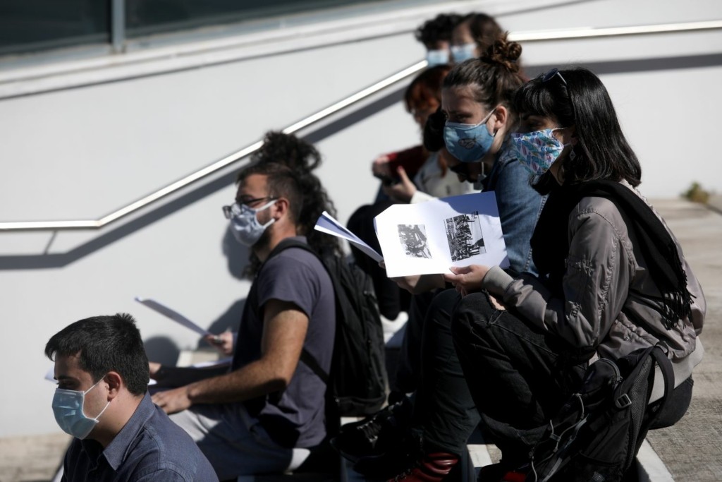 Πρωταθλητές στους εμβολιασμούς οι φοιτητές – Ανησυχία για αύξηση των κρουσμάτων