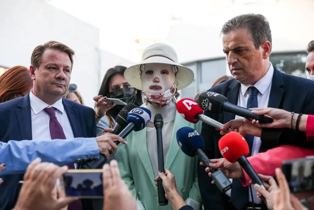 Ξέσπασε η Ιωάννα Παλιοσπύρου στη δίκη – “Δεν θες να με κοιτάξεις να με θαυμάσεις; – Θέλει να με αποτελειώσει”