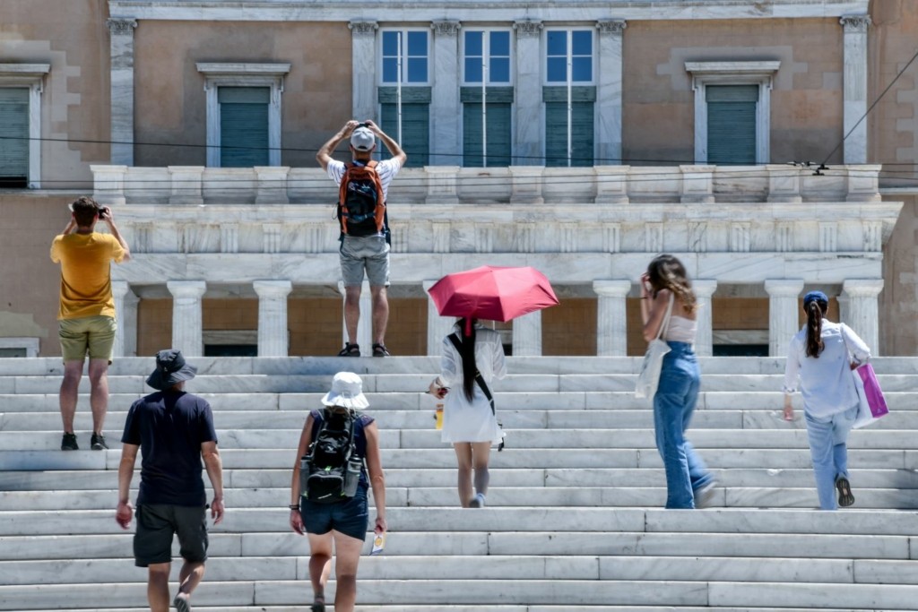 2.729 νέα κρούσματα – Ανέβηκαν οι θάνατοι και οι διασωληνωμένοι