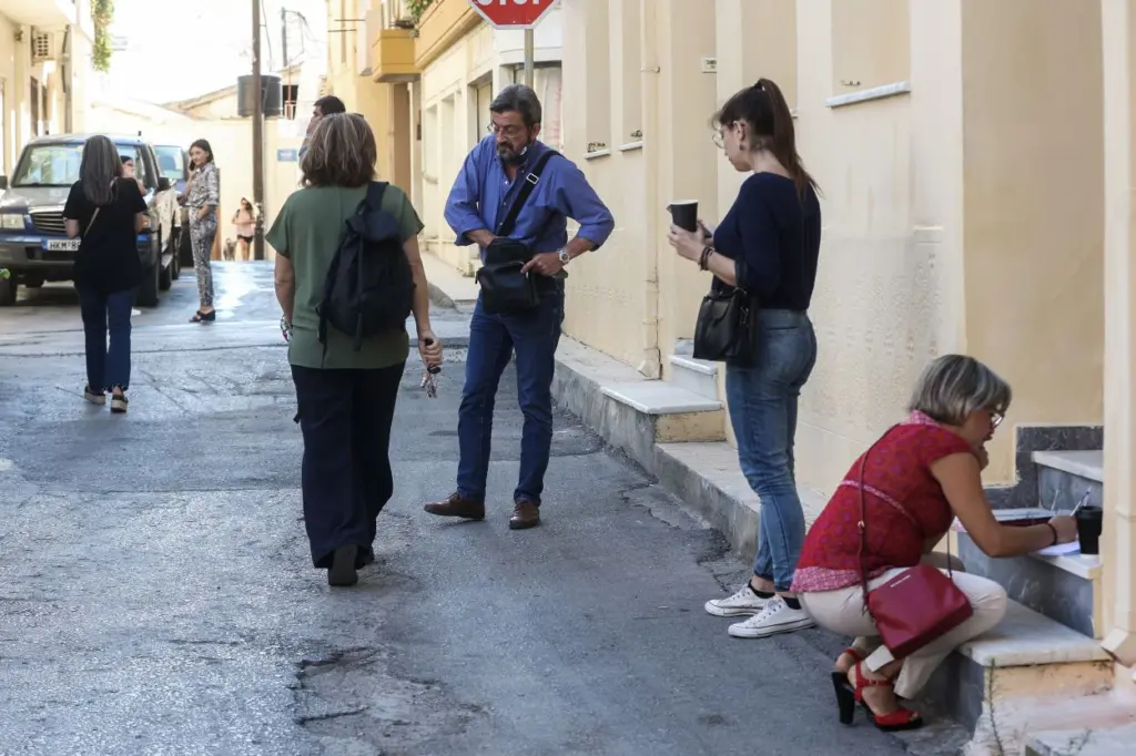 Υπουργοί, ΕΜΑΚ και δεκάδες μηχανικοί κατεβαίνουν στην Κρήτη μετά το σεισμό