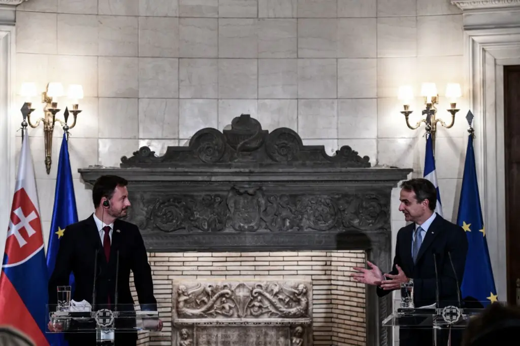Όταν τα γαυγίσματα του Πίνατ διέκοψαν τη συνέντευξη του Κυριάκου Μητσοτάκη (vid)