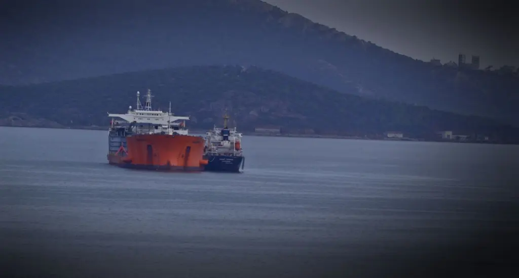 Έτοιμη κατασκήνωση στα Χανιά για να υποδεχθεί 152 μετανάστες – Γιατί αρνούνται να κατέβουν από το πλοίο (pics&vid)
