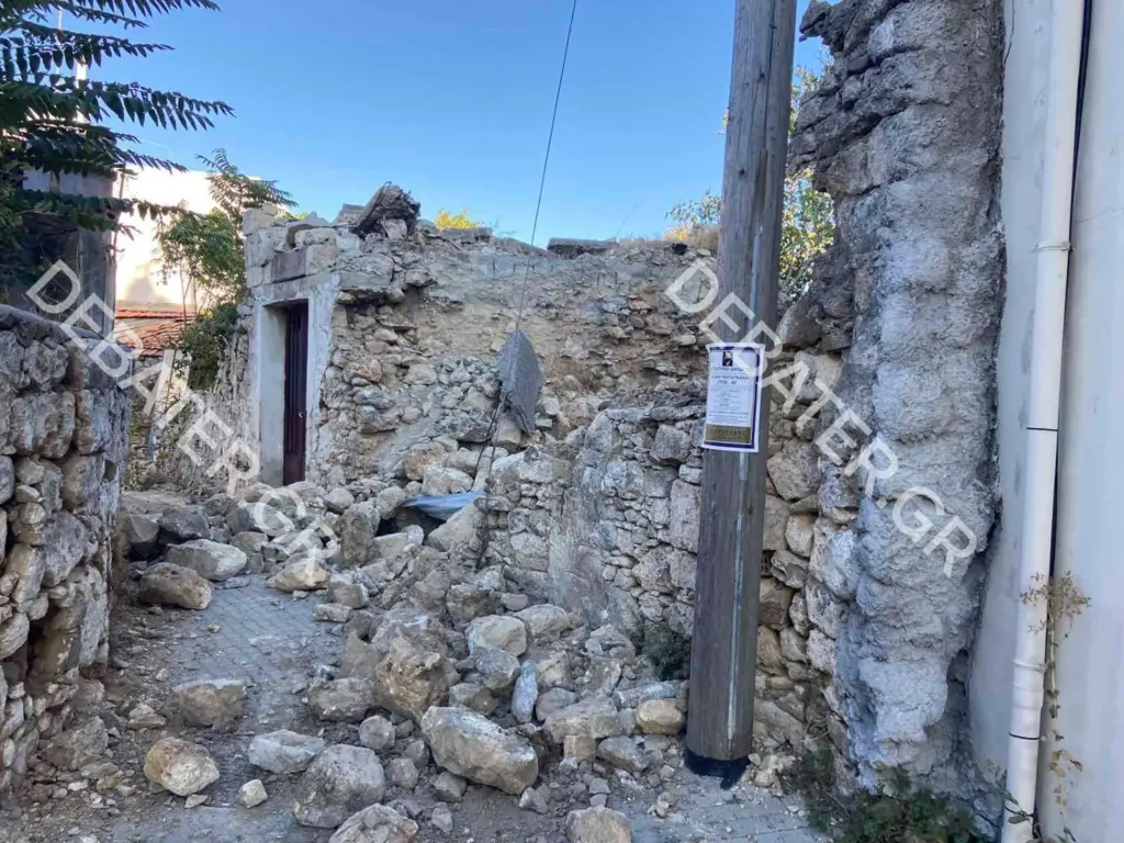 Μέσα στα ερείπια των σπιτιών της Κρήτης – Εικόνες απόλυτης καταστροφής μετά το σεισμό – Οδοιπορικό του DEBATER (pics&vids)