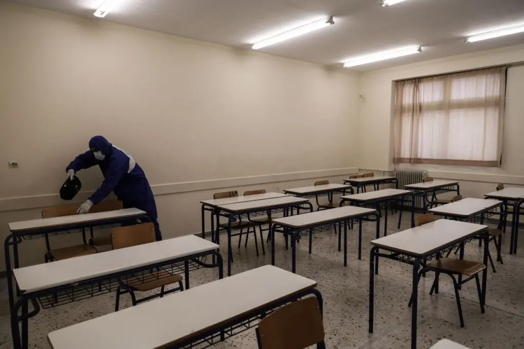 Αντιεμβολιαστές μήνυσαν καθηγητές και τους προσήγαγαν στο αστυνομικό τμήμα