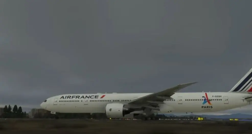 Τρόμος σε πτήση της Air France – Μαύρος καπνός “έπνιξε” την καμπίνα του αεροσκάφους
