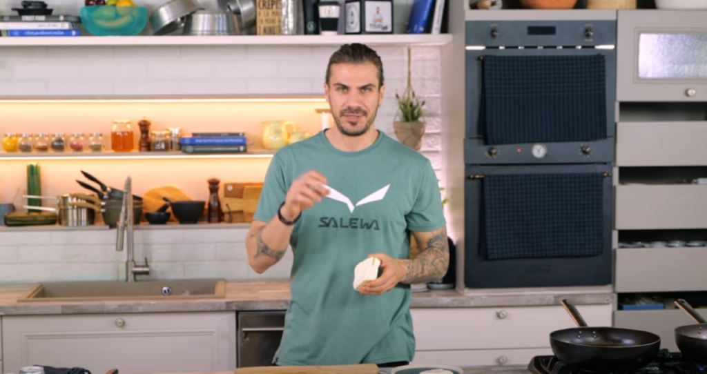 Ο Άκης Πετρετζίκης παντρεύεται