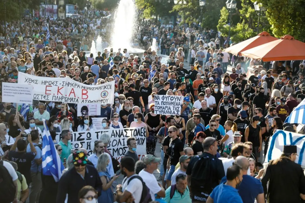 “Χτενίζουν” τα προφίλ των αντιεμβολιαστών στα social media – Εντολή Θεοδωρικάκου στη Δίωξη Ηλεκτρονικού Εγκλήματος