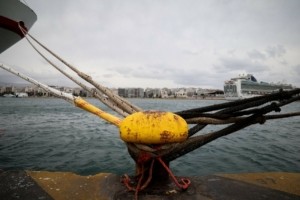 Σε ισχύ απαγορευτικό απόπλου σε Πειραιά, Ραφήνα και Λαύριο – Κανονικά τα δρομολόγια στα νησιά του Αργοσαρωνικού