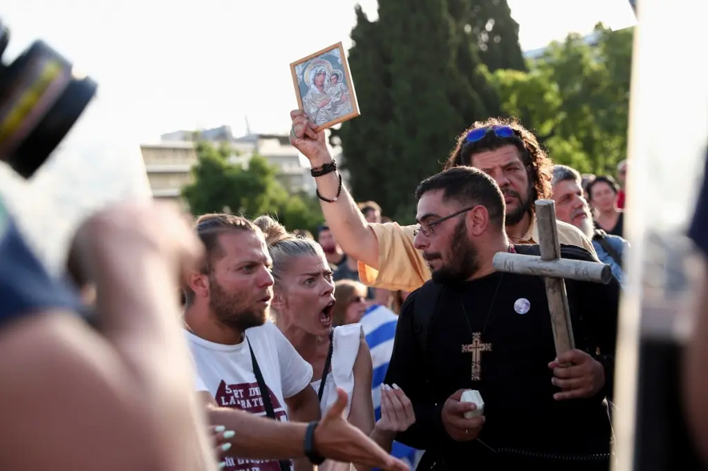 “Κατάντια να διασύρονται καθηγητές με μηνύσεις για τα σκουπίδια” – “Κόλαφος” ο Δημητρακόπουλος για τους αρνητές (vid)