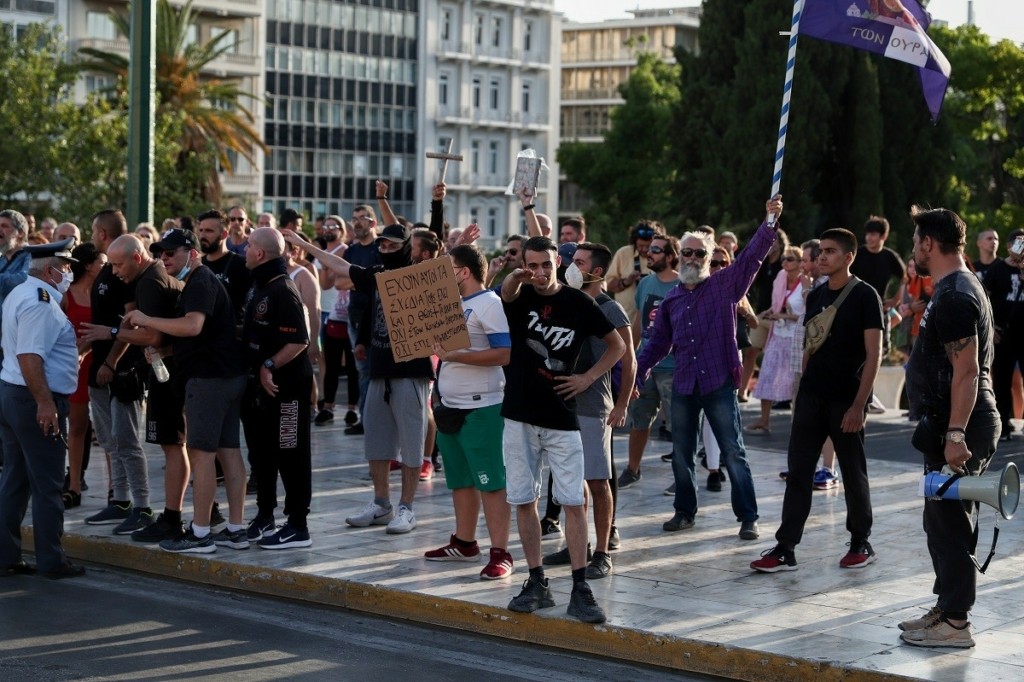 Με “προκάτ” μηνύσεις οι αρνητές γονείς κατηγορούν τους εκπαιδευτικούς για βασανιστήρια και εσχάτη προδοσία