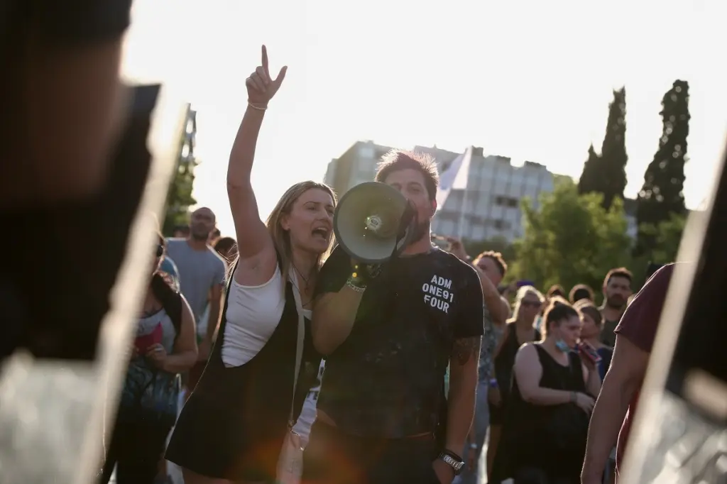 Απίστευτο “αυτόχθονας Έλληνας ιθαγενής” μήνυσε αστυνομικό και ζητάει πέντε εκατομμύρια ευρώ
