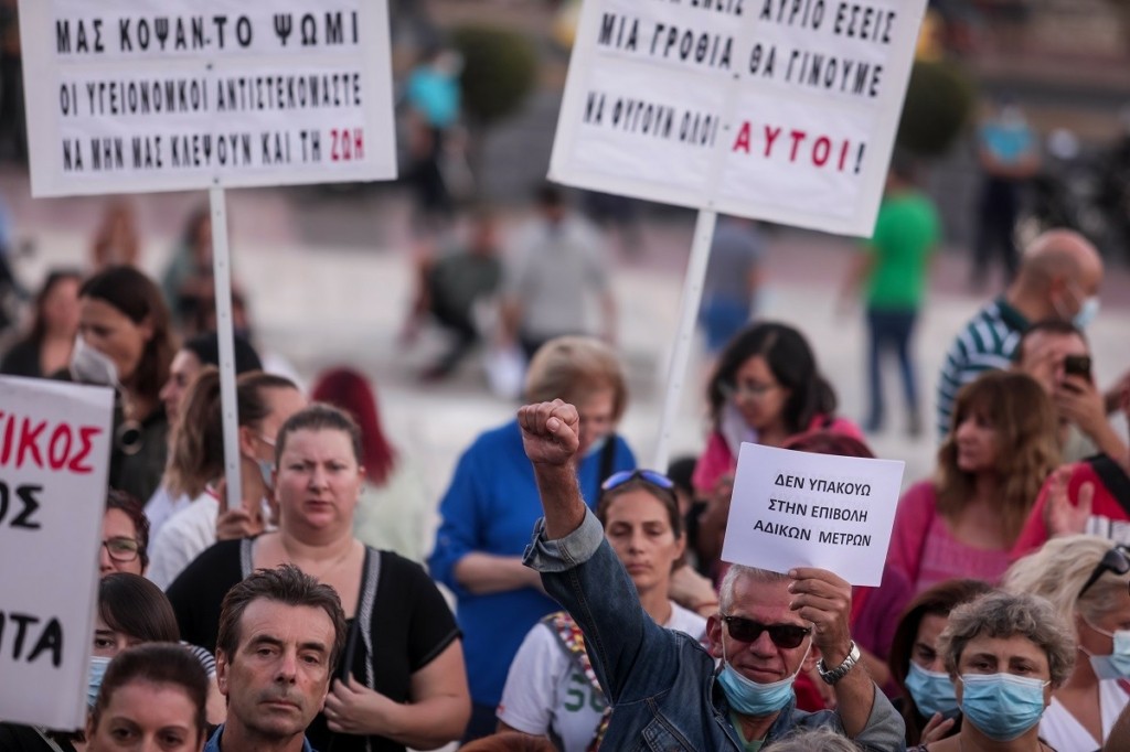 Ο “τιμοκατάλογος” για τις μηνύσεις των αρνητών – Τα ευρήματα της έρευνας για τη “βιομηχανία” της απάτης (vid)