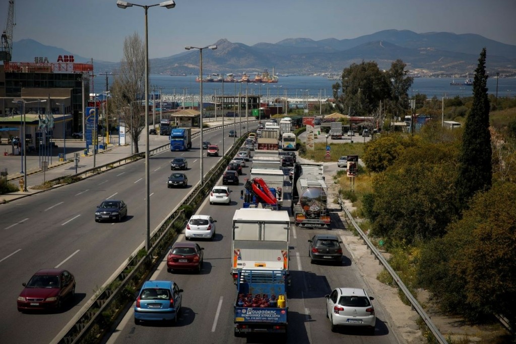Κλειστή η Αθηνών-Κορίνθου στον Ασπρόπυργο – Σοβαρό τροχαίο με 2 τραυματίες