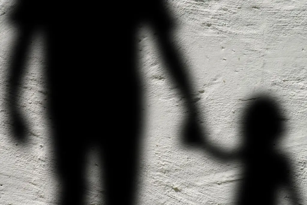 Φρικιαστική ιστορία – Βίαζε και νάρκωνε τα 5 ανήλικά παιδιά του
