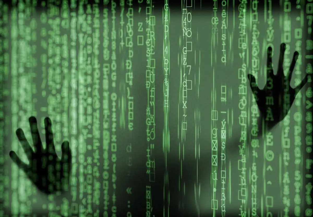 Γνωστή τραγουδίστρια καταγγέλλει revenge porn από πρώην σύντροφο της (vid)