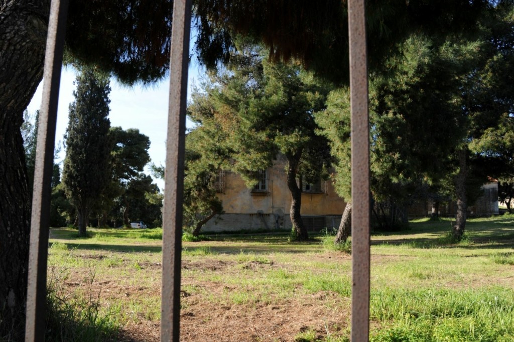 Γιατρός στο Δρομοκαΐτειο μοίραζε βεβαιώσεις νόσησης σε ανθρώπους εκτός νοσοκομείου – Πως αποκαλύφθηκε