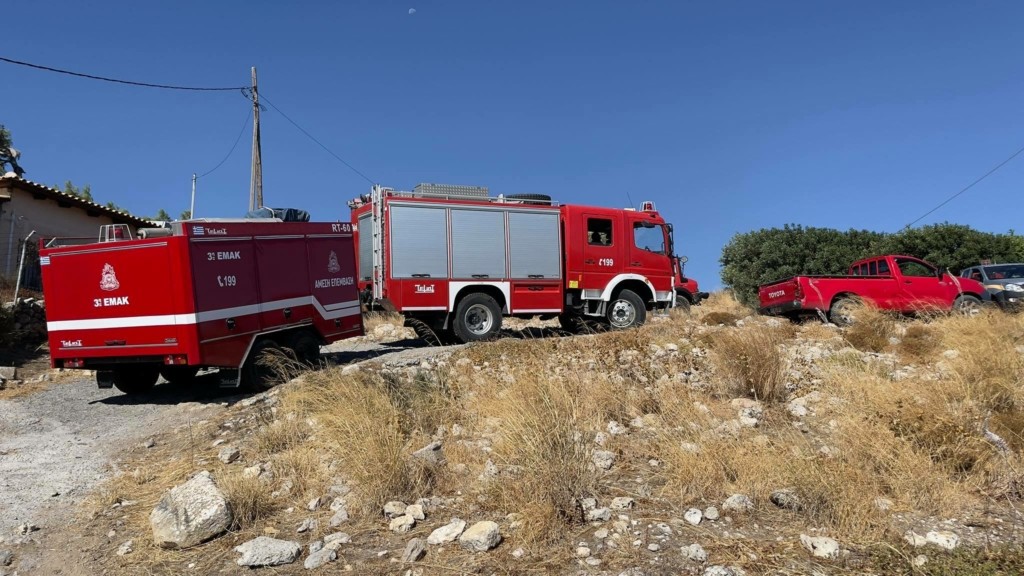 Η στιγμή που η ΕΜΑΚ απεγκλωβίζει άντρα από τα συντρίμμια της εκκλησίας στο Αρκαλοχώρι (vid)