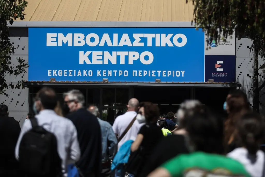 Το σκεπτικό για την τρίτη δόση του εμβολίου – Γιατί η επιτροπή Εμβολιασμών δεν περίμενε τον EMA (vid)