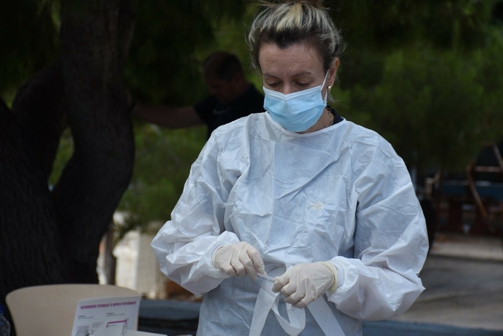 2.197 κρούσματα το Σάββατο –  Ο αριθμός των θανάτων και των διασωληνωμένων