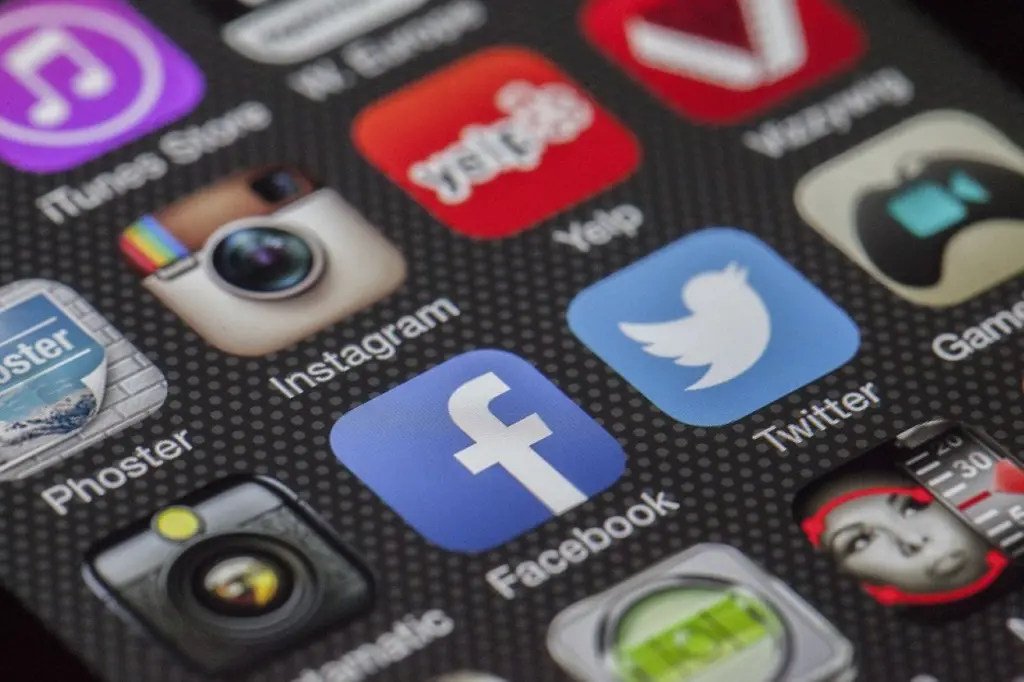 Το Facebook διέγραψε λογαριασμούς αντιεμβολιαστών στη Γερμανία