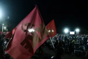 ΚΝΕ: Συγκέντρωση έξω από τη Γαλλική Πρεσβεία για τις κινητοποιήσεις στη Γαλλία – «Ελπίδα η πάλη των λαών»
