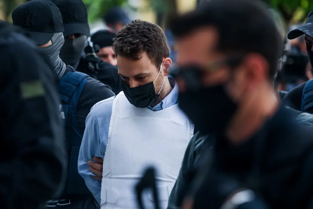 Φωτογραφίες – ντοκουμέντο από την κρεβατοκάμαρα στα Γλυκά Νερά – Η κηλίδα από αίμα και η πατημασιά (vid)
