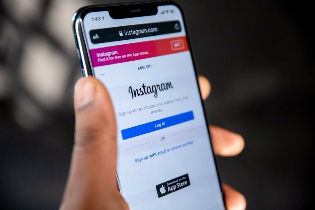 Χαμός στο Instagram – Γνωστή παρουσιάστρια έδειξε live το στήθος της (vid)