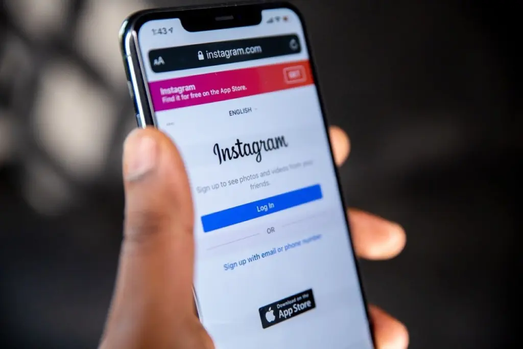 Χαμός στο Instagram – Γνωστή παρουσιάστρια έδειξε live το στήθος της (vid)