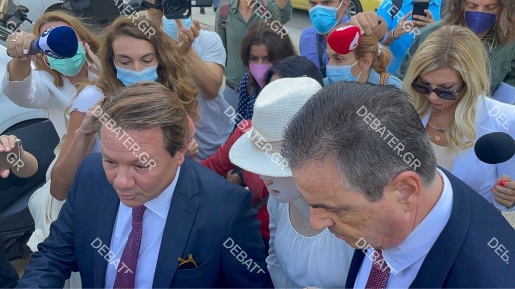 Με ειδική μάσκα, υποβασταζόμενη στο δικαστήριο η Ιωάννα Παλιοσπύρου – Δεν θα παραστεί η κατηγορούμενη (pics&vid)