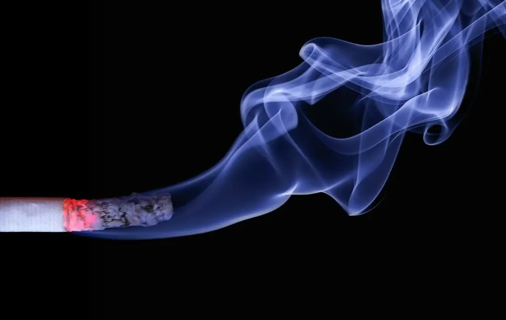 Το κάπνισμα μπορεί να αυξήσει την πιθανότητα θανάτου από κορονοϊό