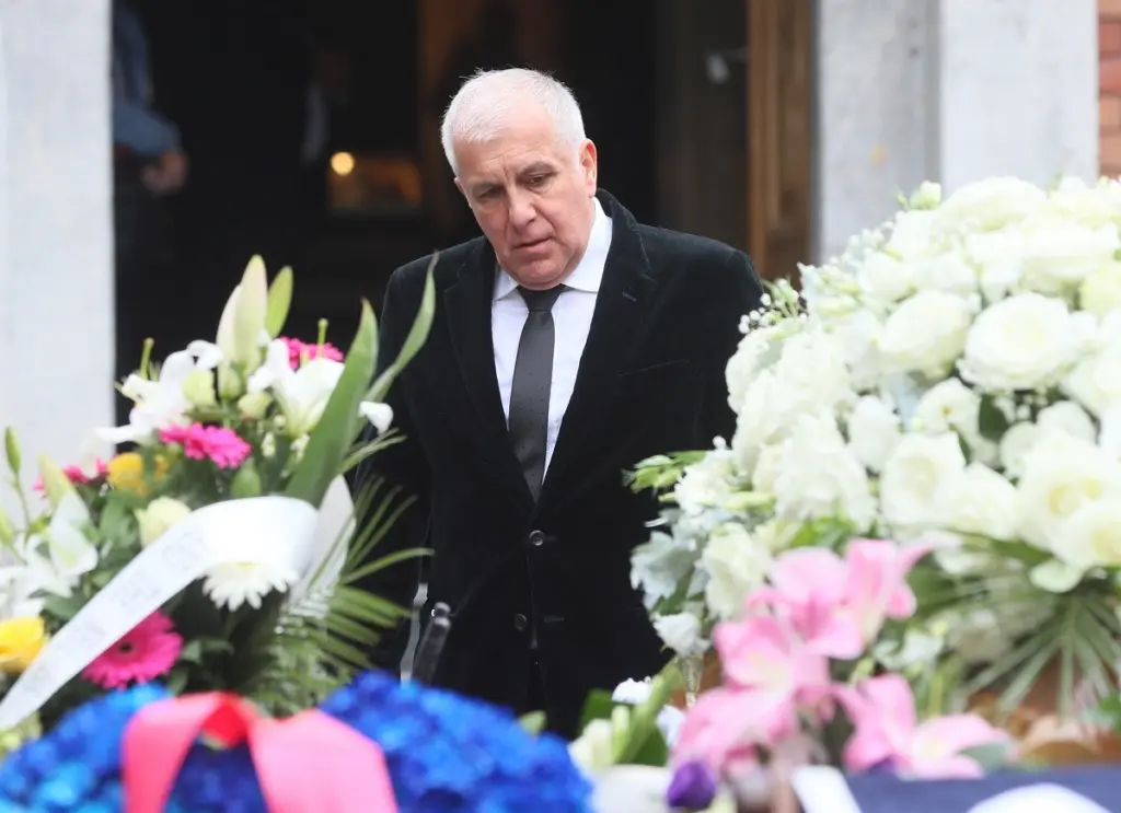 Συγκινητικές εικόνες στην κηδεία του Ίβκοβιτς – Ομπράντοβιτς, Ντίβατς, Ράτζα και Πάσπαλι σήκωσαν το φέρετρο (pics&vids)