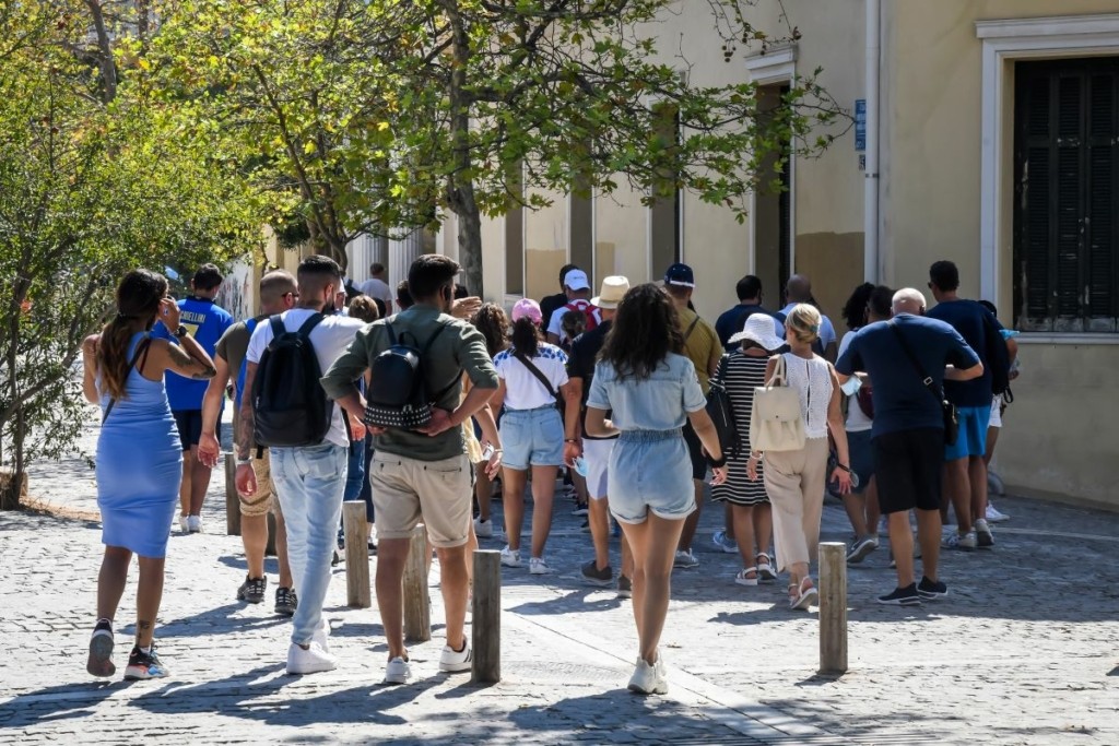 Το τέλος της πανδημίας δεν είναι κοντά – Κίνδυνος νέων μεταλλάξεων λόγω χαμηλής εμβολιαστικής κάλυψης