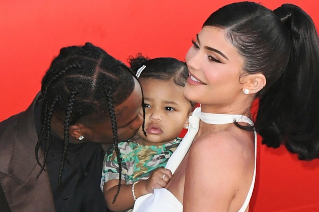 Η Kylie Jenner είναι ξανά έγκυος και το ανακοίνωσε με βίντεο – έκπληξη! (vid)